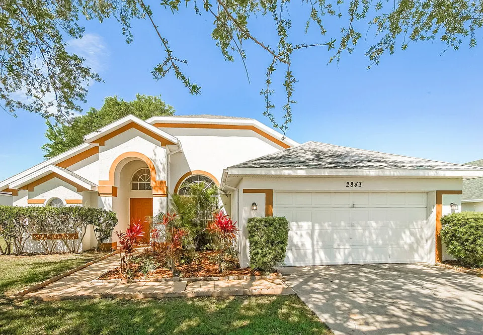 2843 Berkshire Cir