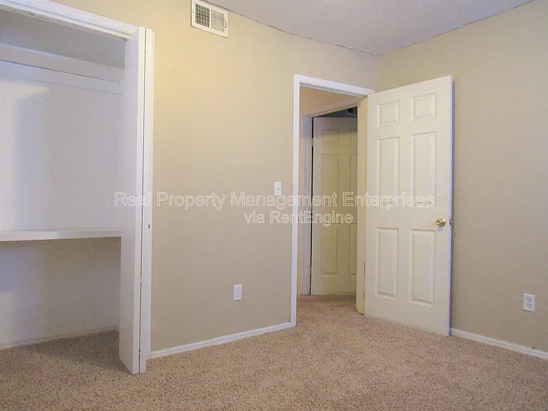 637 Redstone Ave — Photo 14