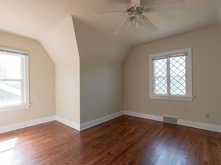 509 E Bennett St — Photo 14
