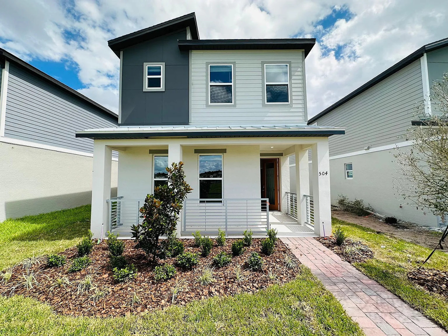 4 bed, 2.5 bath, 2289 sqft, $2,300 — Photo 1