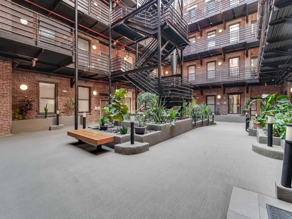 227 Christopher Columbus Drive image 9 of 20