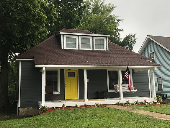 4th image of 831 Stafford St