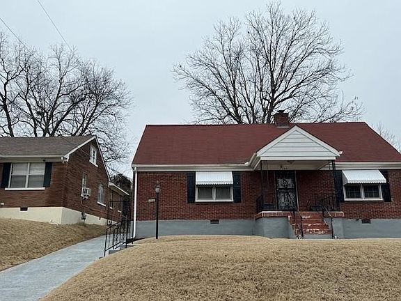 2nd image of 2066 Laramie St