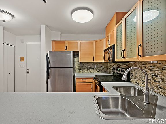 4th image of 104 North Street #401