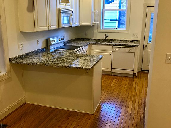 3rd image of 115 Winchester Pl