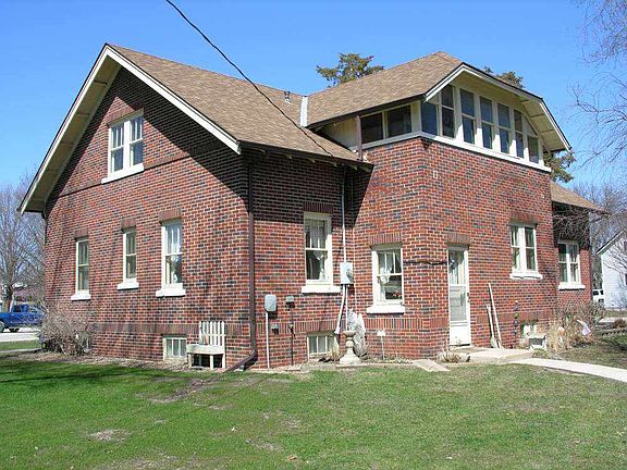 3rd image of 302 S Mitchell St