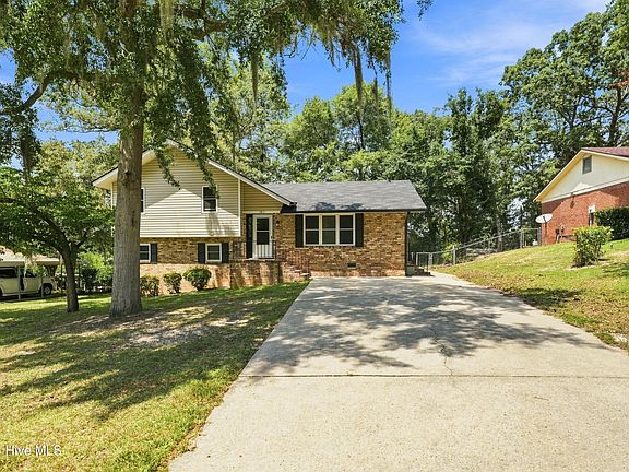 2nd image of 1811 N Barton Drive