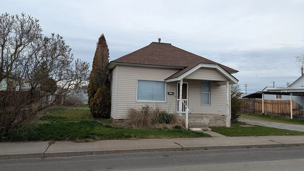 Building Photo - 533 E Empire Ave