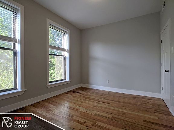 4th image of 639 W Oakdale Ave #3-645