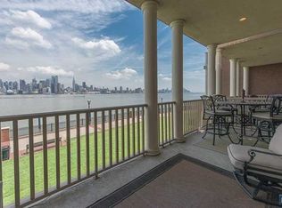 15 Regency Pl, Weehawken, NJ 07086