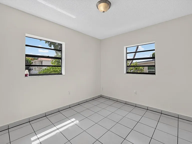 1880 SW 4th St #3 — Photo 14