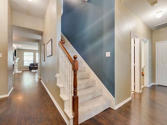 5th image of 5053 Comstock Cir