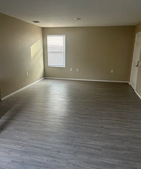 1038 Janzen Rd — Photo 5