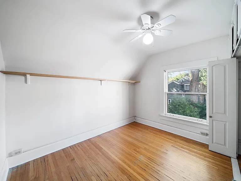 831 Hamlin St — Photo 15