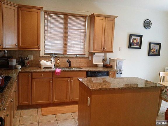 4th image of 1126 Abbott Blvd