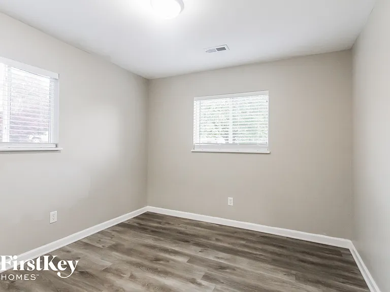 410 Grovewood Dr — Photo 9