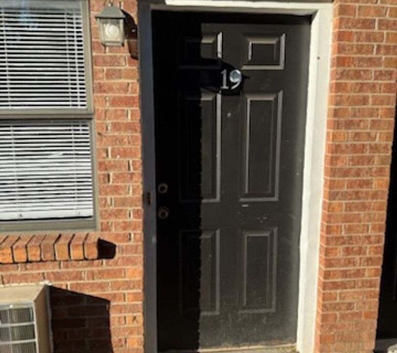 1st image of 423 Gibson Ln APT 19