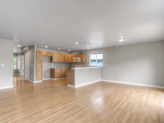 4th image of 4827 E C Street Ct