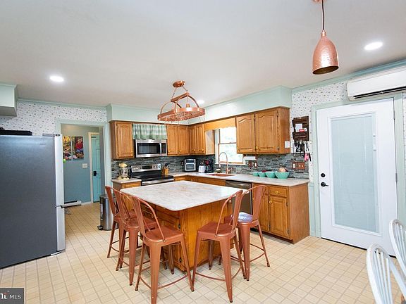 3rd image of 9472 Quail Run Rd