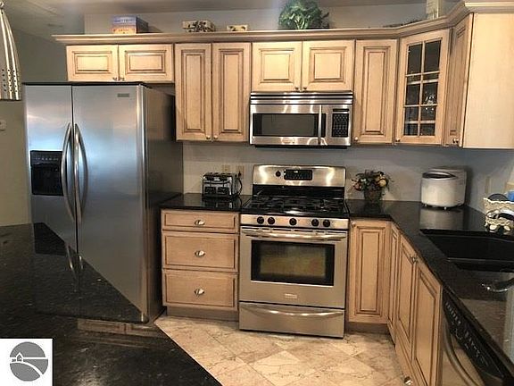 5th image of 1024 Duquesa Dr