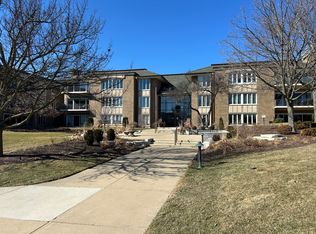 1 Oak Brook Club Dr APT A105, Oak Brook, IL