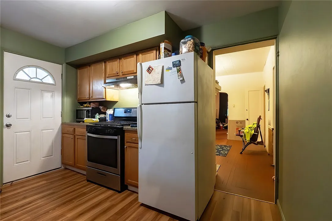 2 bed, 1300 sqft, $1,300 — Photo 3