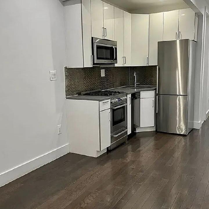 2nd image of 12710 Merrick Rd #2