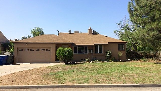 1st image of 1095 W 27th St