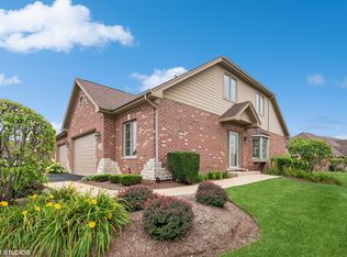 15015 S Preserve Dr, Lockport, IL 60441