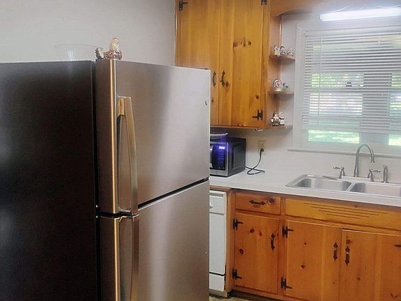 5th image of 1127 Rosedale Dr