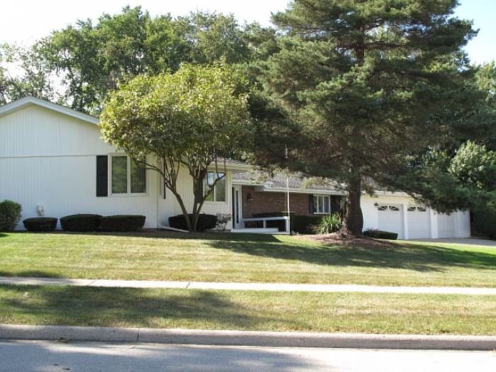 1st image of 5801 Creekside Ln