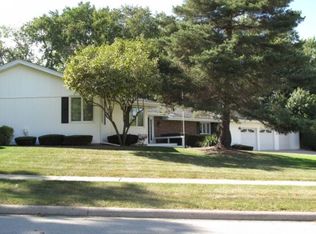 5801 Creekside Ln, Rockford, IL 61114