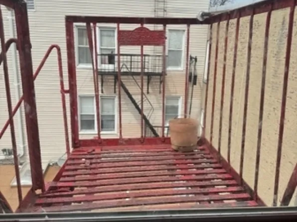 420 18Th St, Union City, NJ 07087