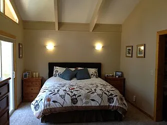 Master bedroom with CalKing bed.
