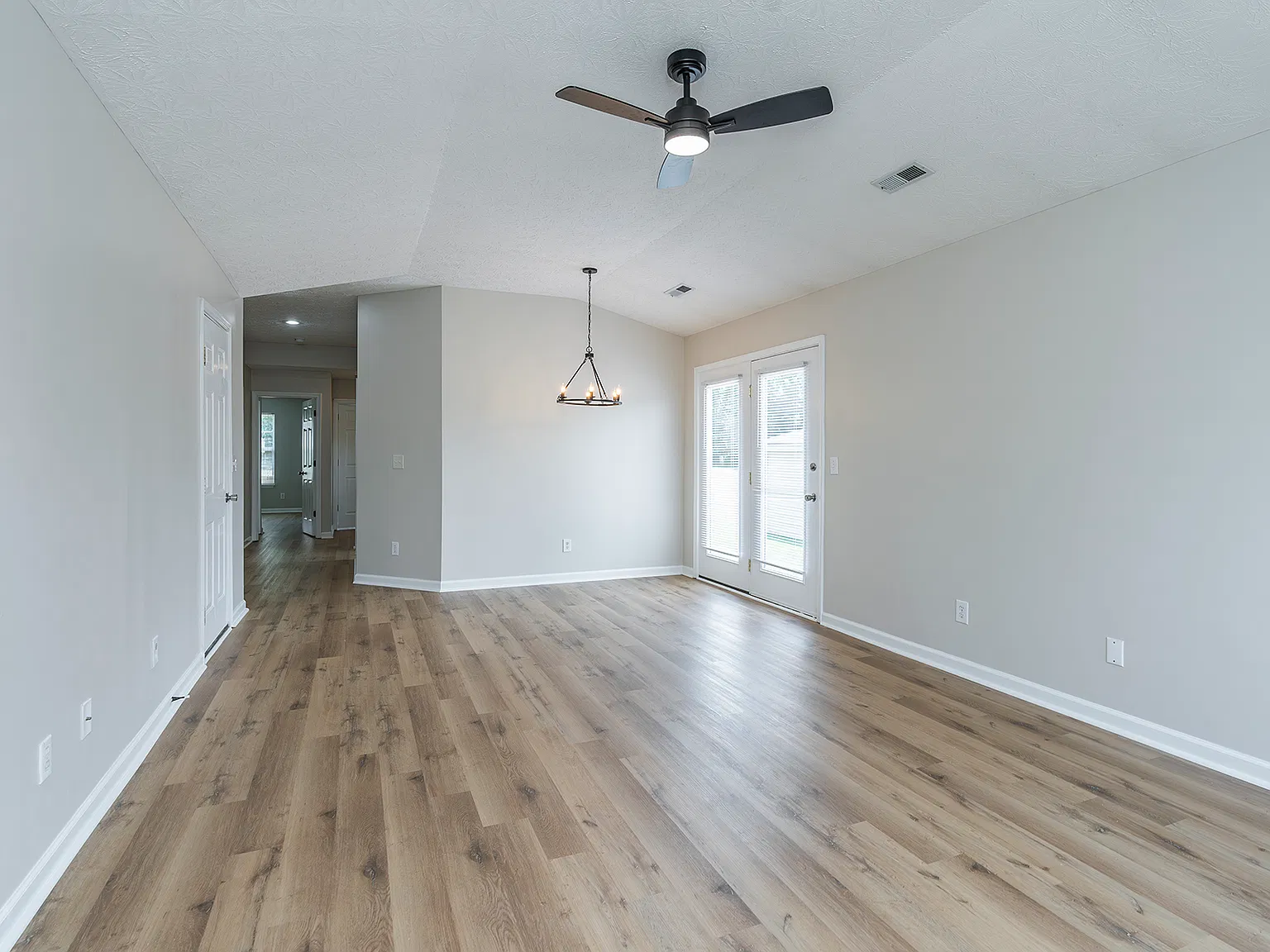 3 bed, 1200 sqft, $1,500 — Photo 4
