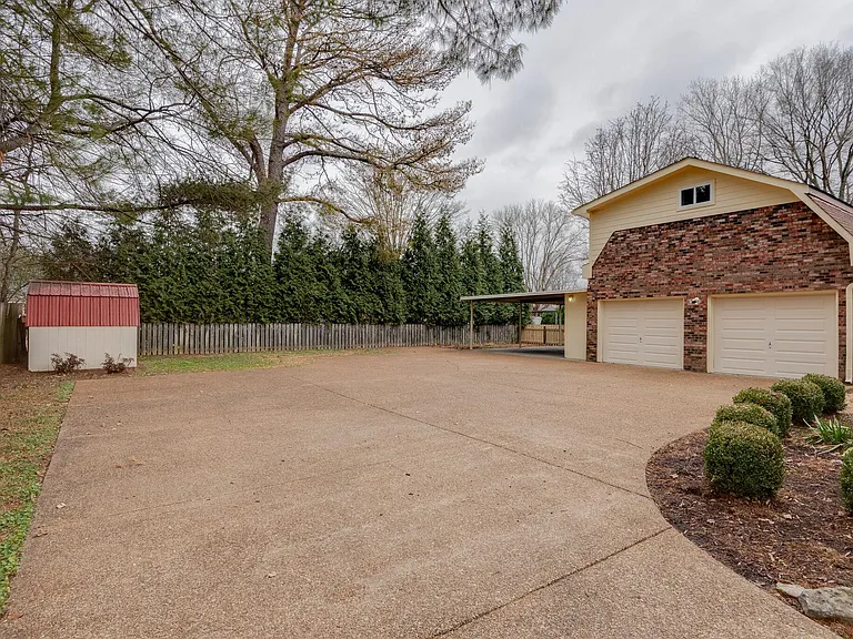 826 Victoria Dr — Photo 27