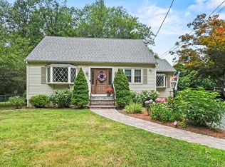28 Skelton Rd, Burlington, MA 01803