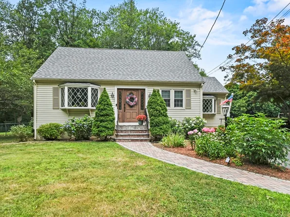 28 Skelton Rd, Burlington, MA 01803