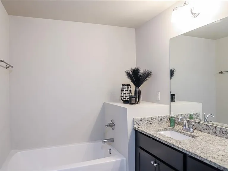 402 Mulberry Row SE — Photo 16