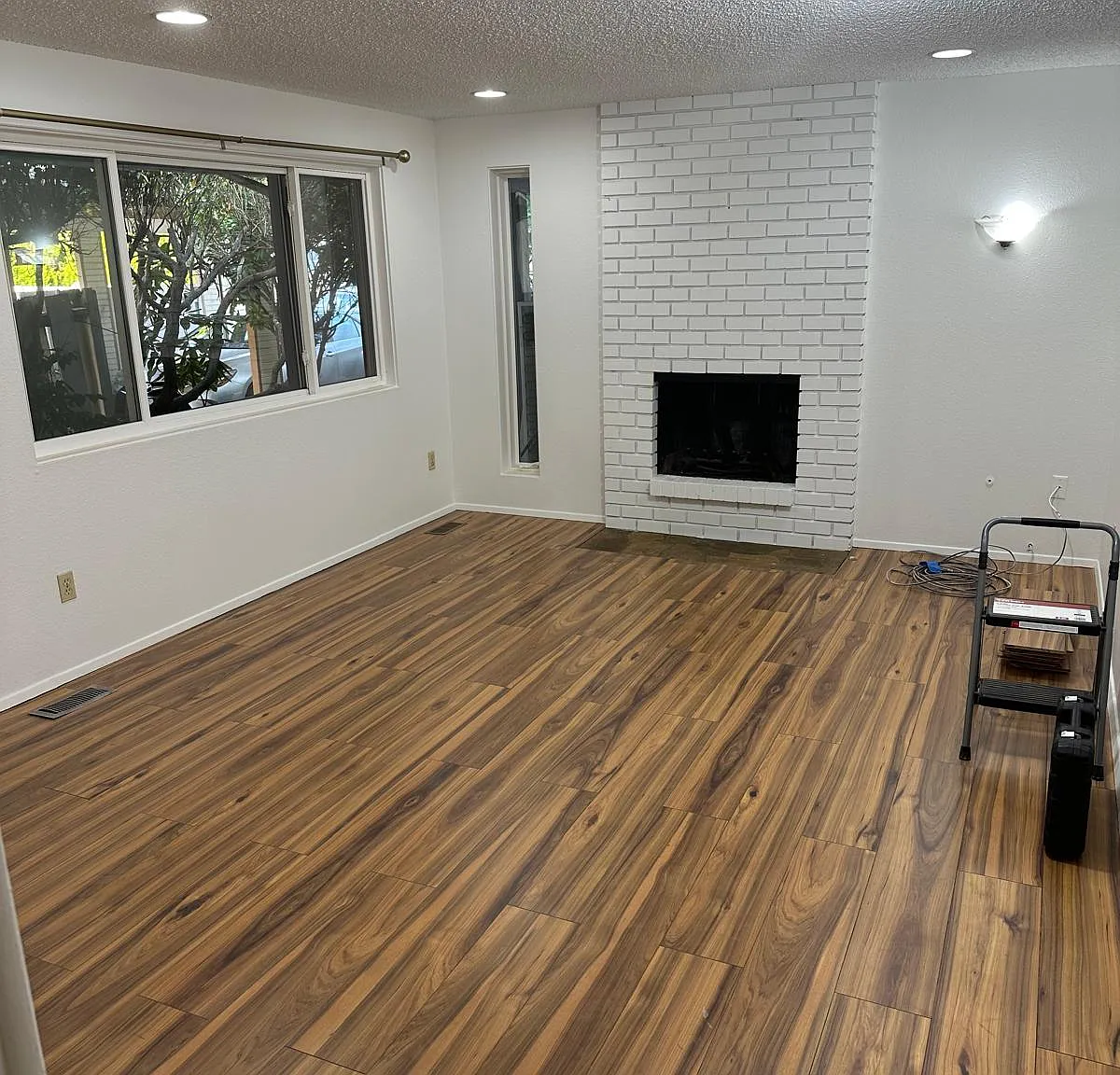3 bed, 1.5 bath, 1200 sqft, $2,900 — Photo 3