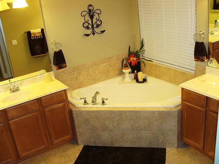 12909 Penshurst Ln — Photo 10