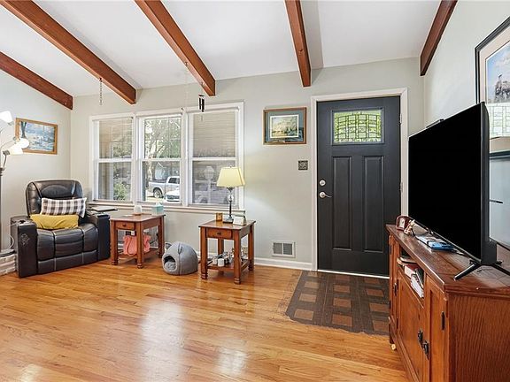 5th image of 7202 Larsen St
