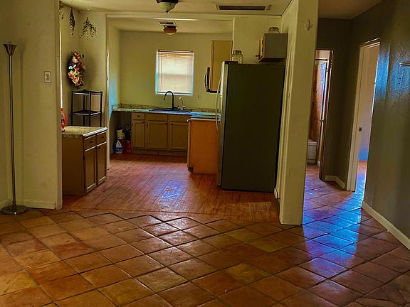 3rd image of 608 S Farmer Ave #608