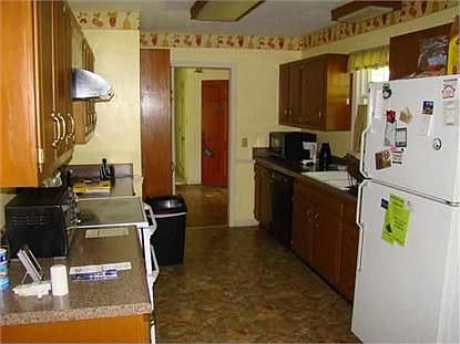 4th image of 461 Claremoor Ave