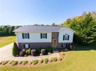 1408 Castle Ct, Lenoir, NC 28645