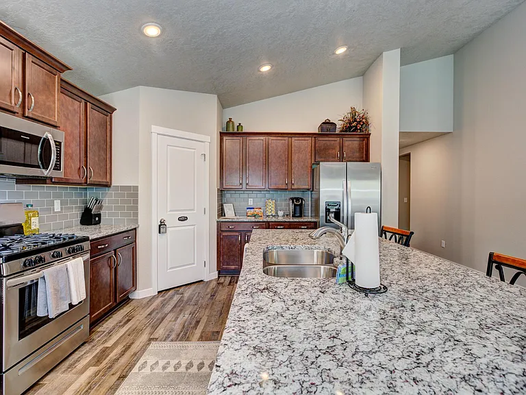 16572 Cypress Ln — Photo 22