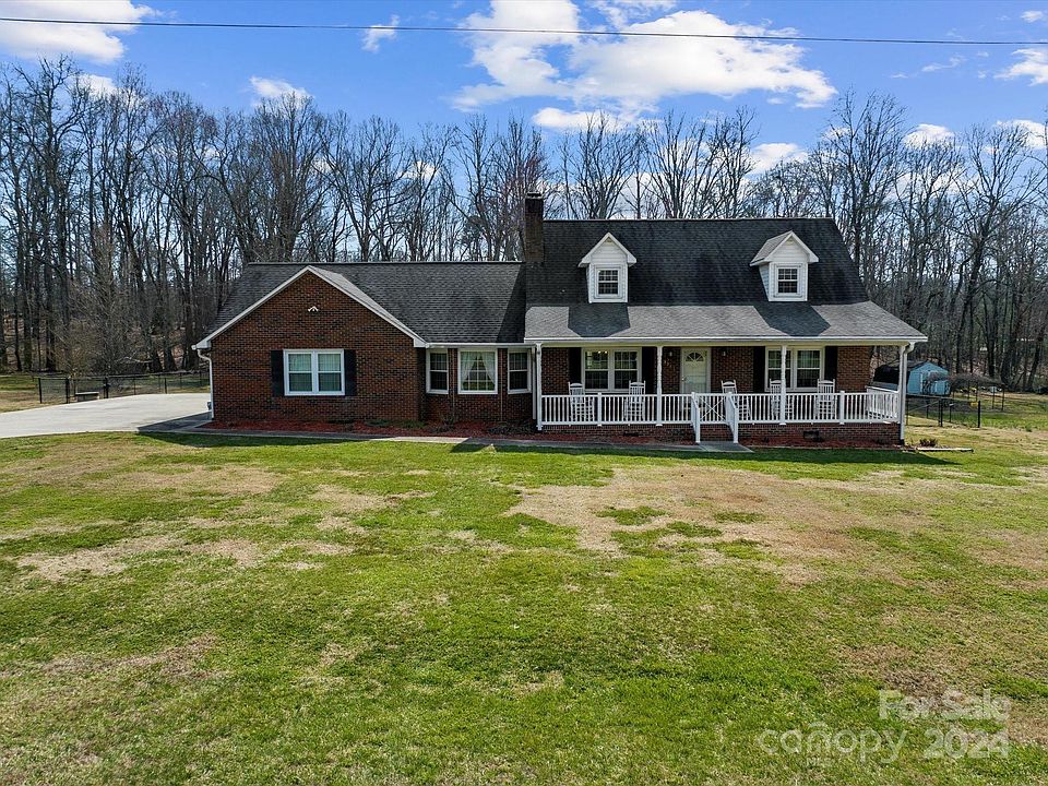 1st image of 3941 Holly Springs Dr