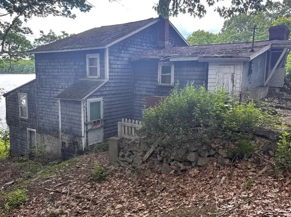 56 Lake Sargent Dr, Leicester, MA 01524