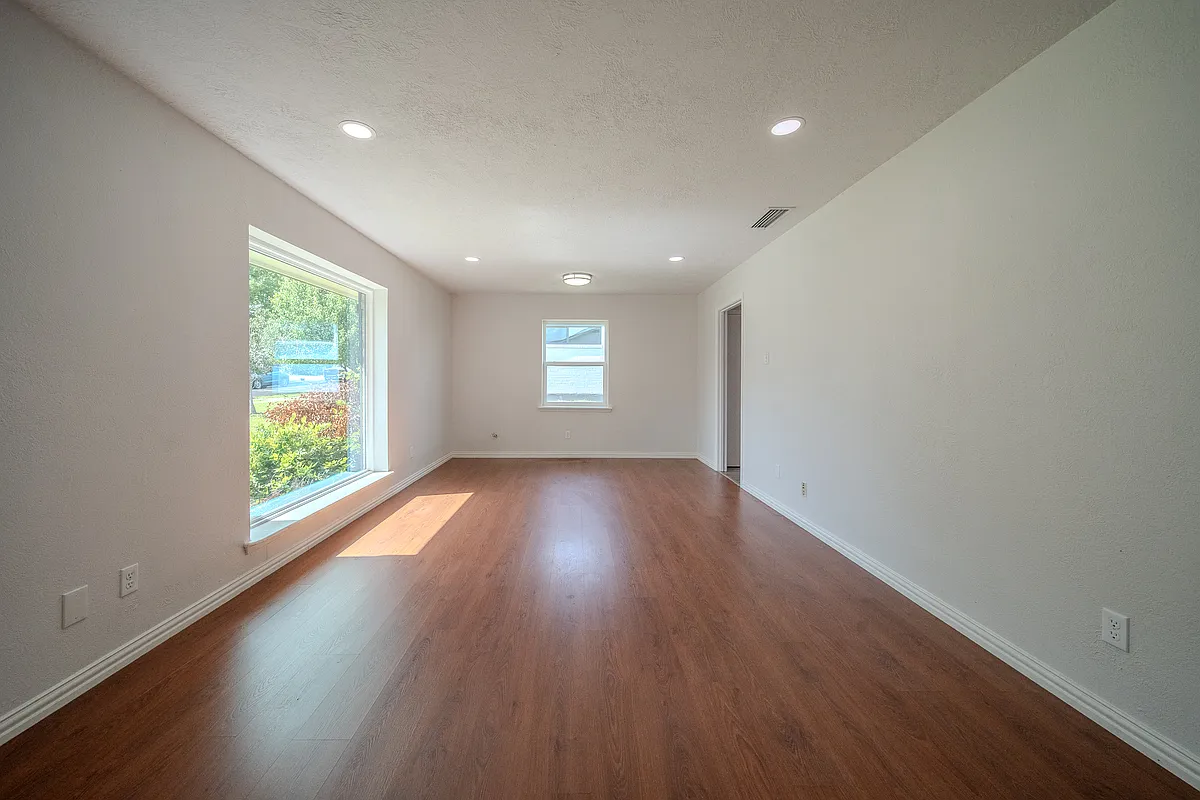 Building Photo - 2513 Belhaven Dr