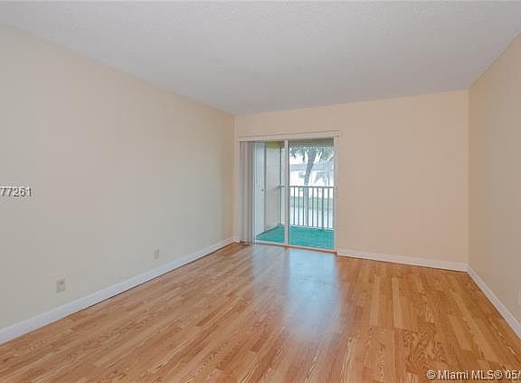 5th image of 140 Lakeview Dr APT 205